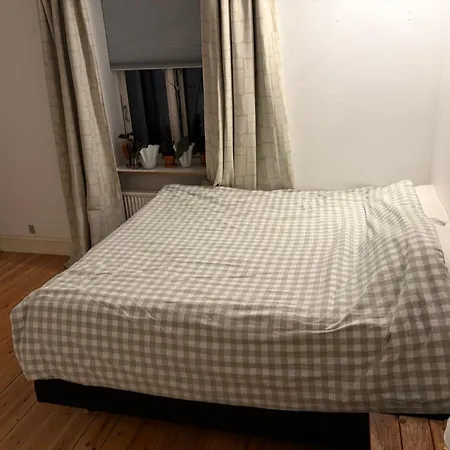 - Shared Bathroom With 1 For Adults 35-60 Lgbt Eu,us,uk Only