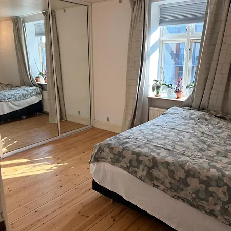 - Shared Bathroom With 1 For Adults 35-60 Lgbt Eu,us,uk Only