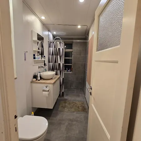 - Shared Bathroom With 1 For Adults 35-60 Lgbt Eu,us,uk Only