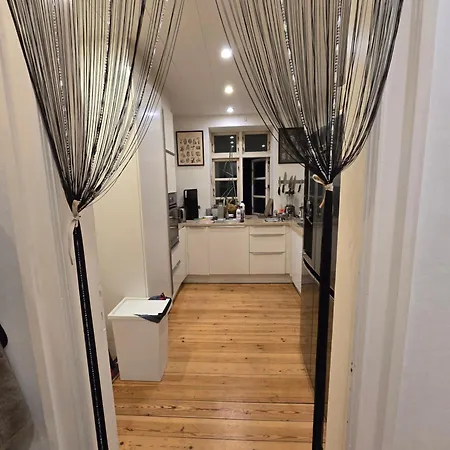 - Shared Bathroom With 1 For Adults 35-60 Lgbt Eu,us,uk Only Lejlighed